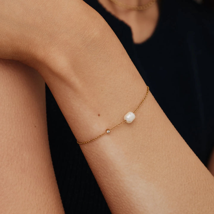 Dainty Freshwater Pearl Bracelet